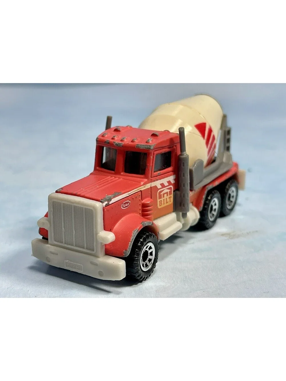 Matchbox Peterbilt Cement Truck 1981 1:60 Die Cast China Orange
